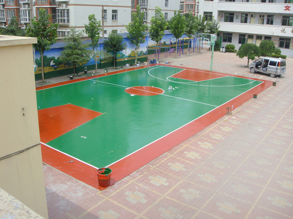 商丘市八一路小学篮球场 